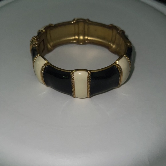 Chic GUC JCrew Black/White bangle style bracelet. - Picture 3 of 7